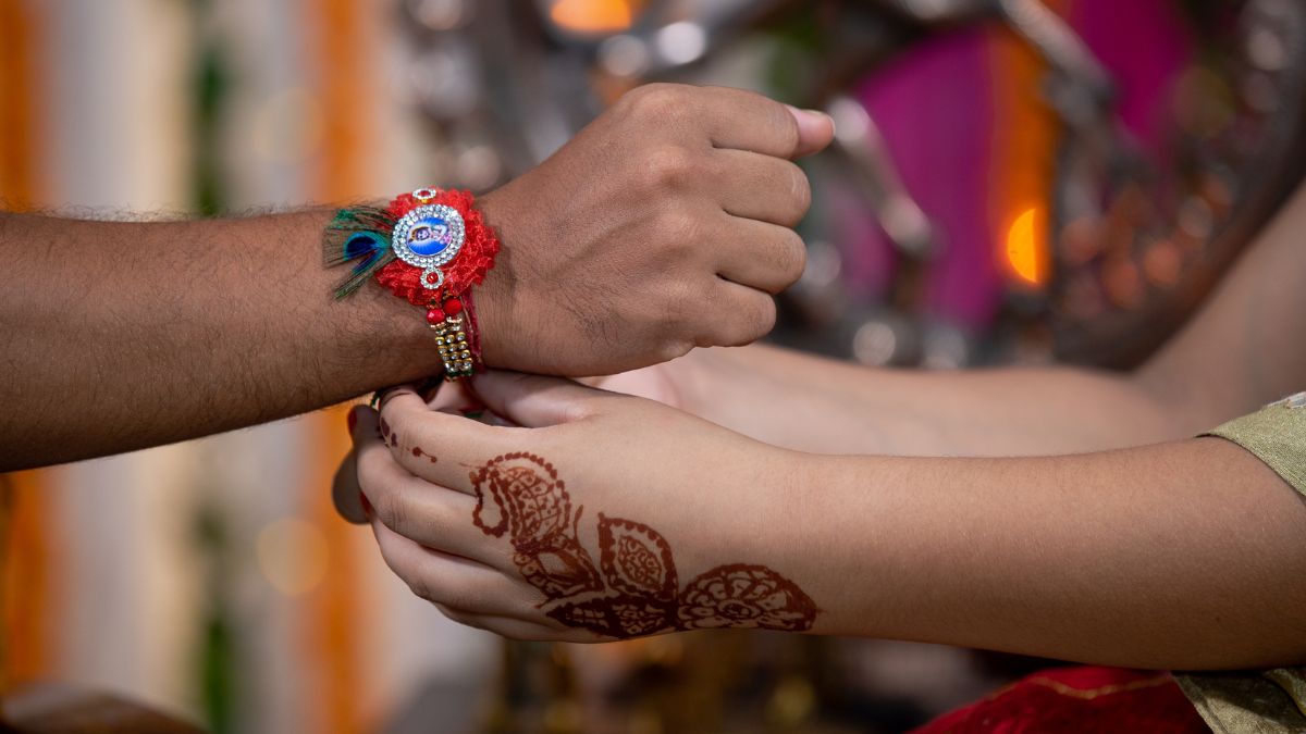 Raksha Bandhan – Loving Bond Between Sisters and Brothers
